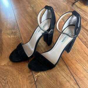 STEVE MADDEN BLACK HEELS!